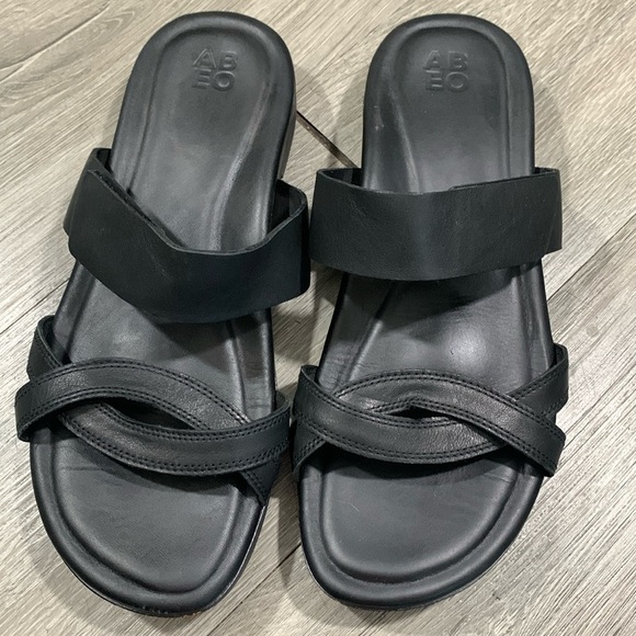 ABEO Kyla Black Leather Adjustable Strap Slip On Memory Foam Sandals size 9 - Picture 1 of 9